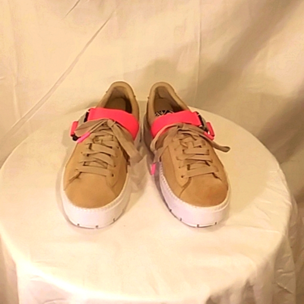 Stylish Puma Tan Suede Platform Sneaker/loafer